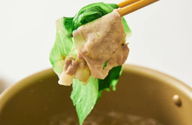 食欲が落ちがちな時期でもさっぱりおいしい「レタスと豚肉のしゃぶしゃぶ」