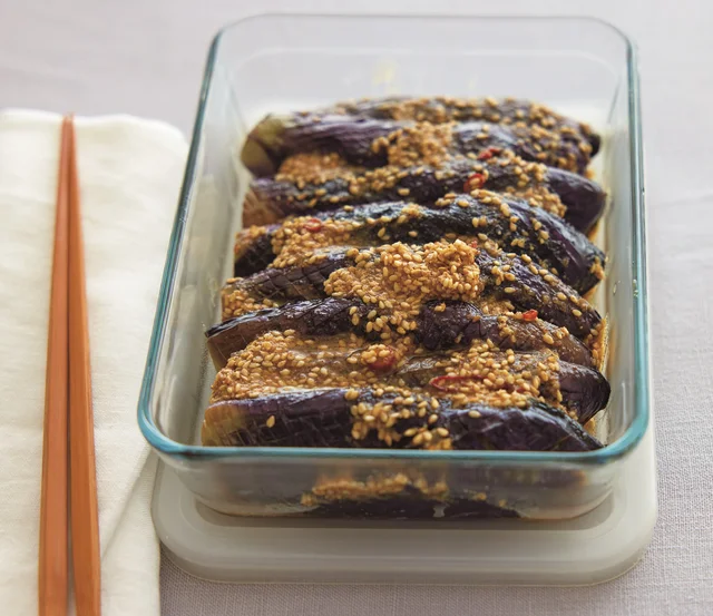 すりごま＆いりごまの２種使いで圧倒的においしい！「なすのごまだれ漬け」【Mizukiさんのなすおかず】