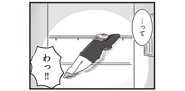 廊下の手すりに倒れこむ患者。精神科病棟に入院した女子高生の朝／精神科病棟の青春（1）