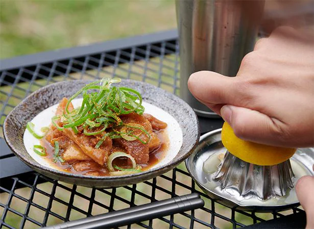 「鶏皮の味噌煮」こってり味噌味の柔らか鶏皮！【人気キャンプYouTuberレシピ】／日本一おいしいソロキャンプ（5）