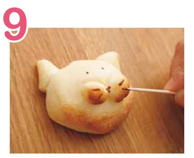 おえかき用ココアをつまようじにつけて、目、はな、ひげをかこう