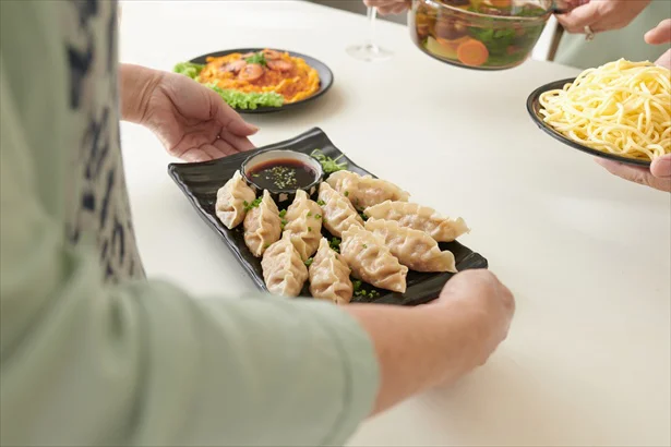 にんにくたっぷりの料理がニオイの原因になることも