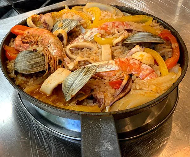 魚介のうま味を吸ったごはんが美味しい「パエリア」／三國シェフのベスト・レシピ（9）