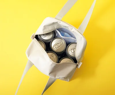 350mlの缶が6本も入る！