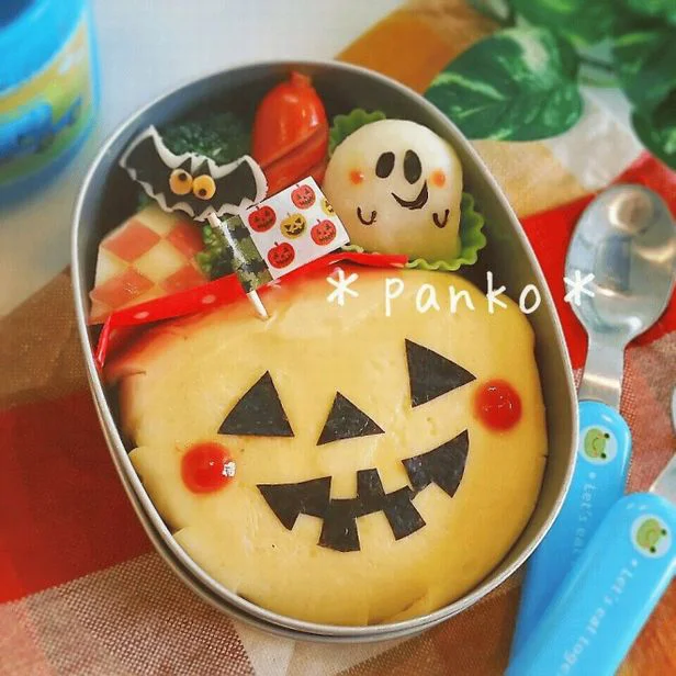 おばけやコウモリなどの仲間もキュート！　キャラ弁「ハロウィンかぼちゃのオムライス弁当」（投稿者：＊ぱん子＊ さん）