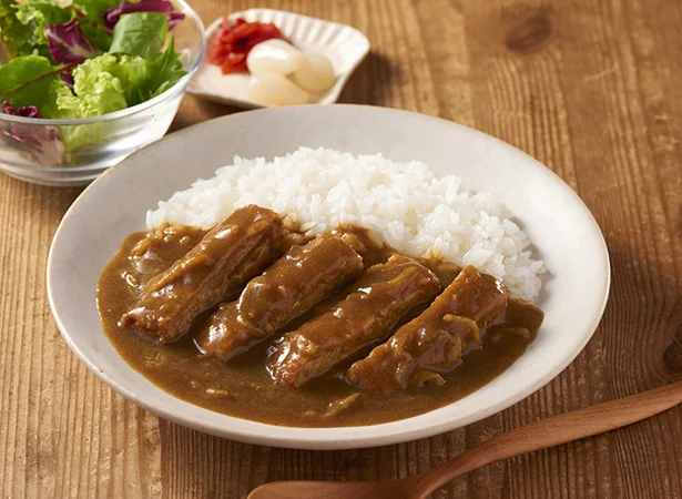 発売後2週間で完売した「チキンカツカレー」（アマノフーズ）