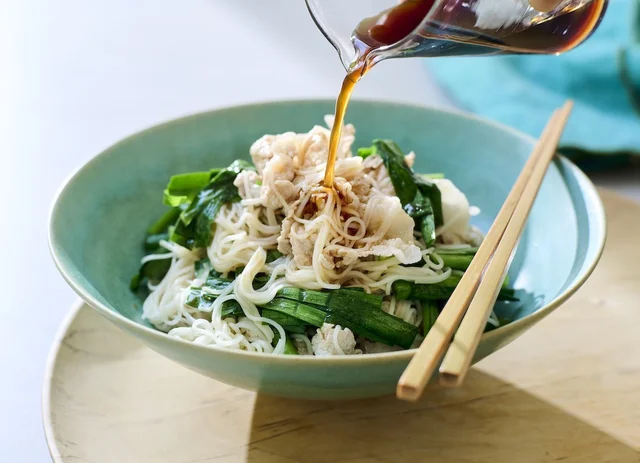 野菜と肉も一緒にとれる！切る手間いらずの豚しゃぶ肉で「栄養そうめん」