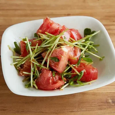  トマトと豆苗の中華あえ　https://www.lettuceclub.net/recipe/dish/36694/