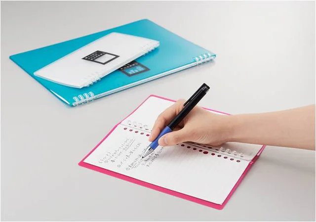これは発想の勝利！「書くときに“リングが手にふれない”」リングノートがシリーズ累計45万冊を突破