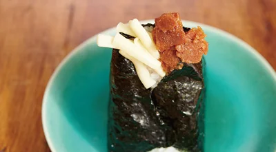 じっくり煮たやわらかくてスモーキーなベーコンとチーズは相性抜群です