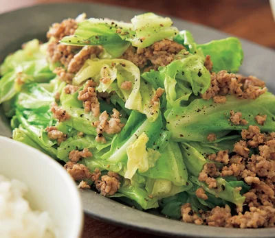 豚ひきとキャベツのこしょう炒め