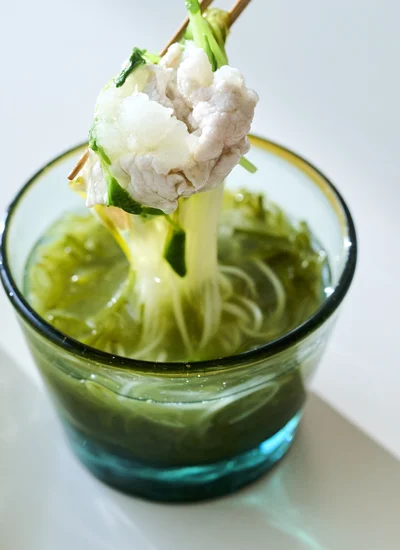 めかぶに酸味をきかせたたれで、さっぱり