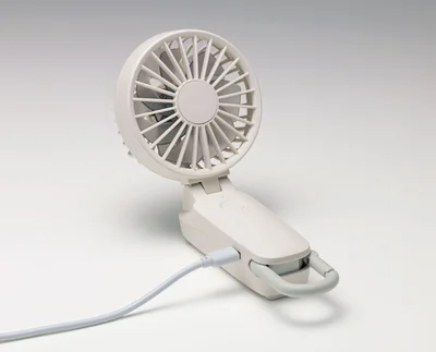 折り畳んで充電もできる