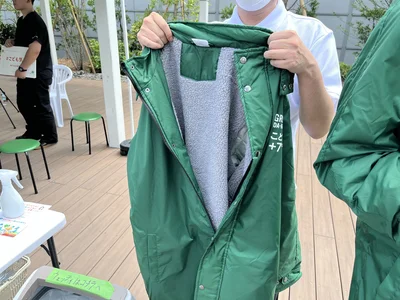 内側までもふもふで暑すぎる…10秒も着ていられませんでした