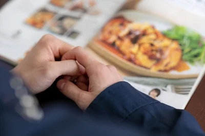 思わず見惚れる綺麗な手