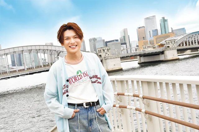 "エンタメ界の貴公子"崎山つばさが「暮らしのエンタメ」が詰まった超人気タウン、東京・勝どきをお散歩！