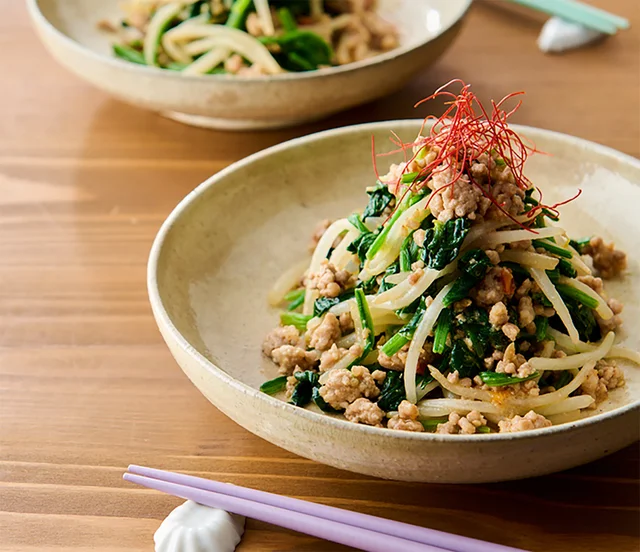 【忙しい日々の晩ごはん】おかずにも、ラーメンのトッピングにも◎「ほうれん草ともやしの担々炒め」