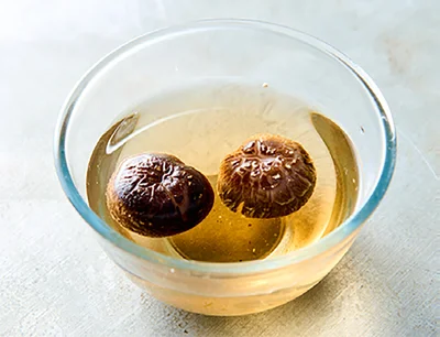 椎茸の戻し汁は取っておく