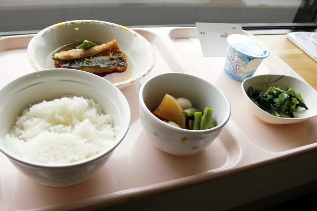 味気ない減塩食も、ソルトチップでおいしく食べられるように。