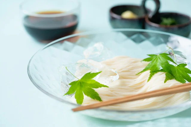「麺つゆが薄まる」「麺がくっつく」などのありがちな悩みが解決！そうめん研究家が教える裏ワザって？