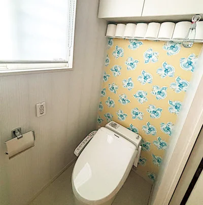 トイレ掃除は座ったままで！