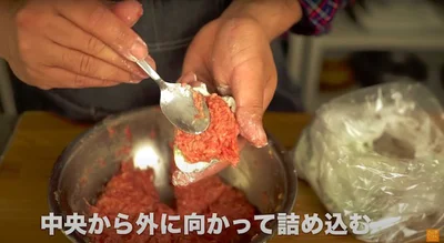 中央から外に向かって詰め込む　▶︎意外な“剥がれる原因”とは？
