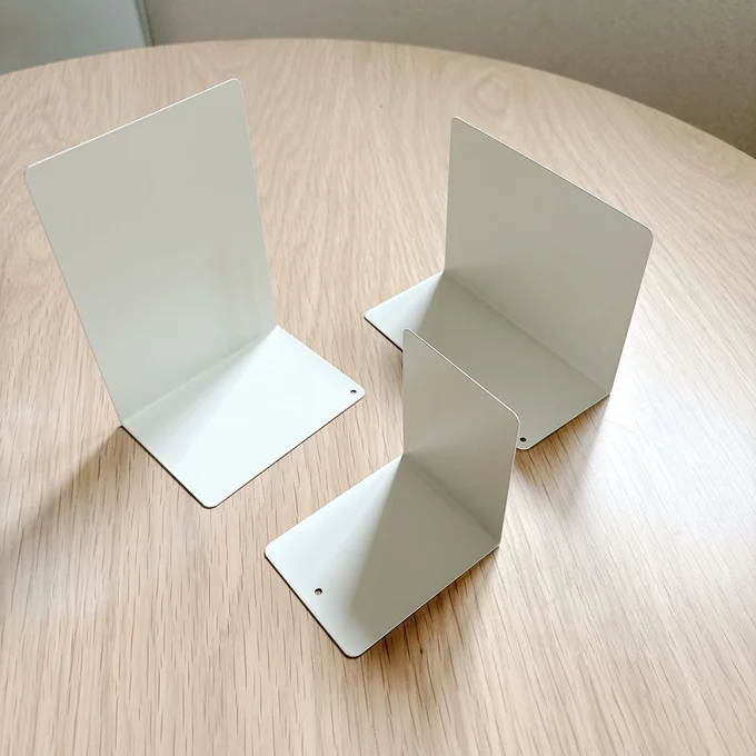 ダイソーのシンプルなブックエンド