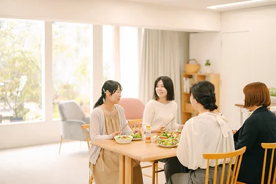 おいしさそのまま、カロリー1/2！驚きの声続出の「キユーピー 深煎りごまドレッシング カロリーハーフ」試食会