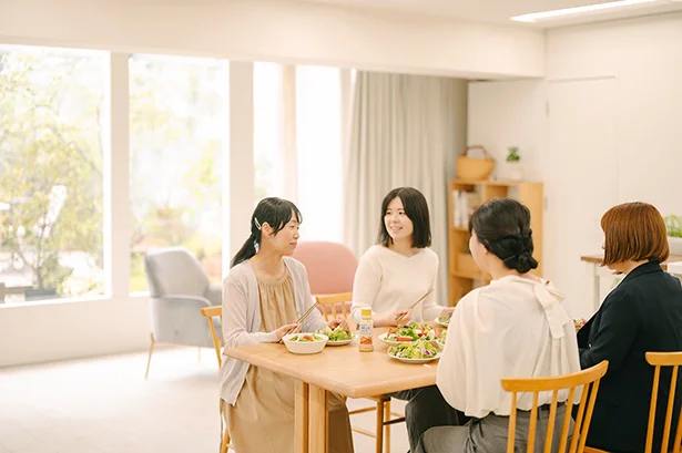 おいしさそのまま、カロリー1/2！驚きの声続出の「キユーピー 深煎りごまドレッシング カロリーハーフ」試食会
