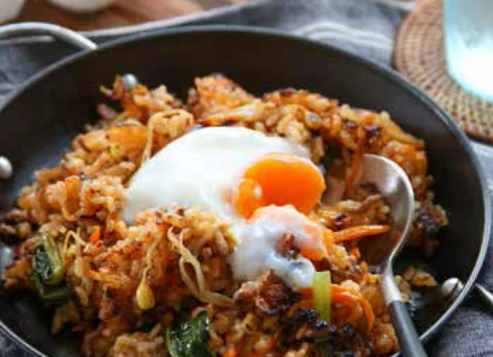 レンチンとフライパンで即完成！ お焦げがおいしい「石焼風ビビンバ」