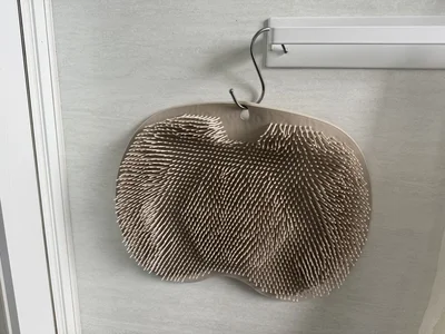 使用後はタオルバーなどに引っ掛けておけます