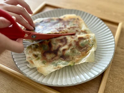 キッチンばさみで食べやすくカット