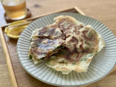 こねない＆包まないから超時短！肉感たっぷりジューシーな「パリパリ餃子」