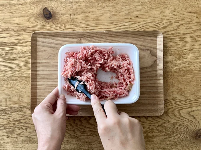 下味をパックの中で混ぜて