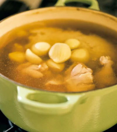 本来は生のもち米だけど、ご飯で代用！　ご飯は洗って加えると焦げつきにくい！