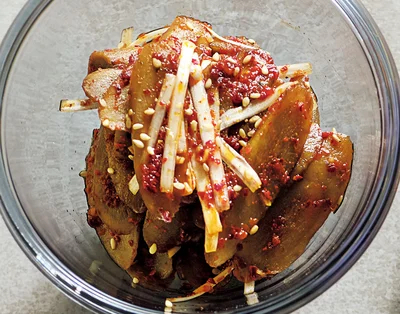 サムゲタン風スープのおともに！「ごぼうの即席キムチ」