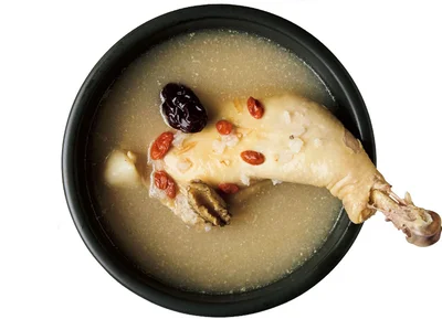 グランドフードホール「韓国薬膳 参鶏湯」