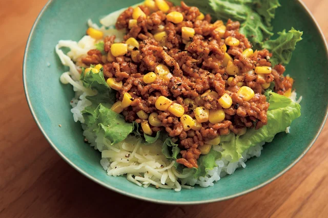 ケチャップ＋ソースで簡単！「コーンポークタコライス」【手間なし！スタミナ丼】