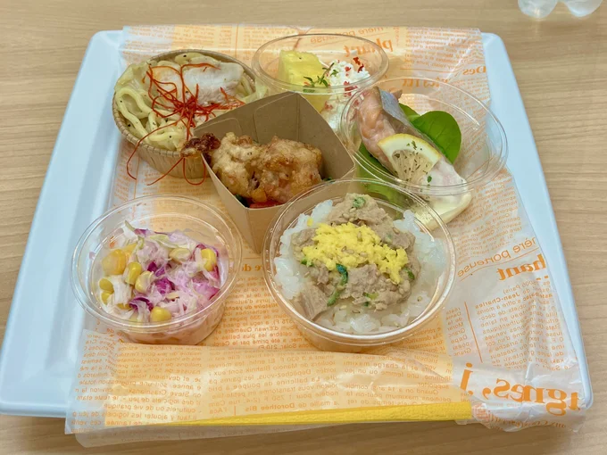 「ポッカレモン100」を活用した料理6品を試食