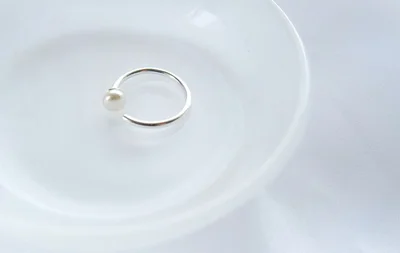 一粒パールのリングが指にあるだけで、気持ちもリフレッシュします