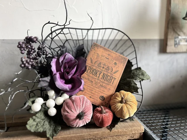 10分で完成！100均材料を組み合わせて作る大人シックなハロウィンアレンジ♪