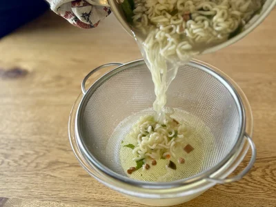 150mlの茹で汁を残して湯切り