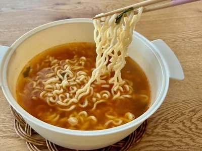 レンジで温めると、より麺がもちもちに！ (1)