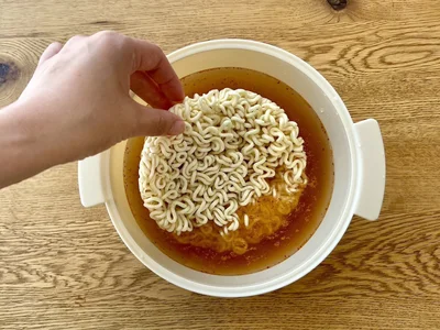 電子レンジ対応の調理器具に、材料を全部イン