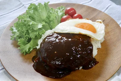 【1万レビュー超えの大人気返礼品】牛スープで煮込んだ濃厚デミソースがたまらん！ 柔らかくてジューシーな鉄板焼きハンバーグ