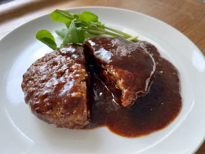 お弁当にも、忙しい日の夕飯にも使える本格ハンバーグ