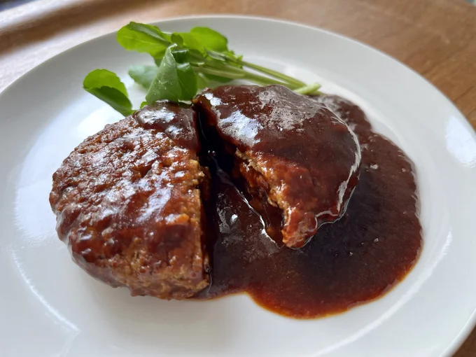 お弁当にも、忙しい日の夕飯にも使える本格ハンバーグ