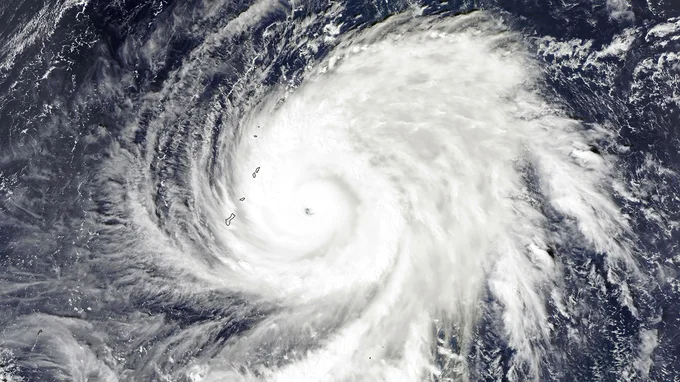 「台風」「タイフーン」「ハリケーン」「サイクロン」は、いずれも熱帯性低気圧である。