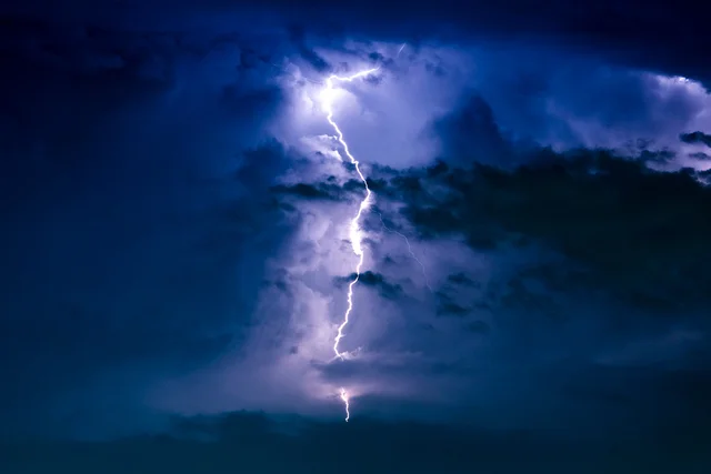 「雷」が発生するのはなぜ？豪雨が原因ではなかった！