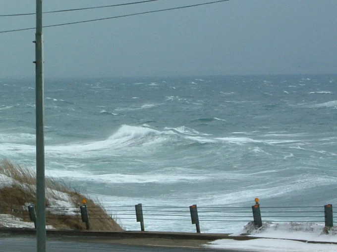 津波ができるのは、地震で海底の形が急激に変わったとき。